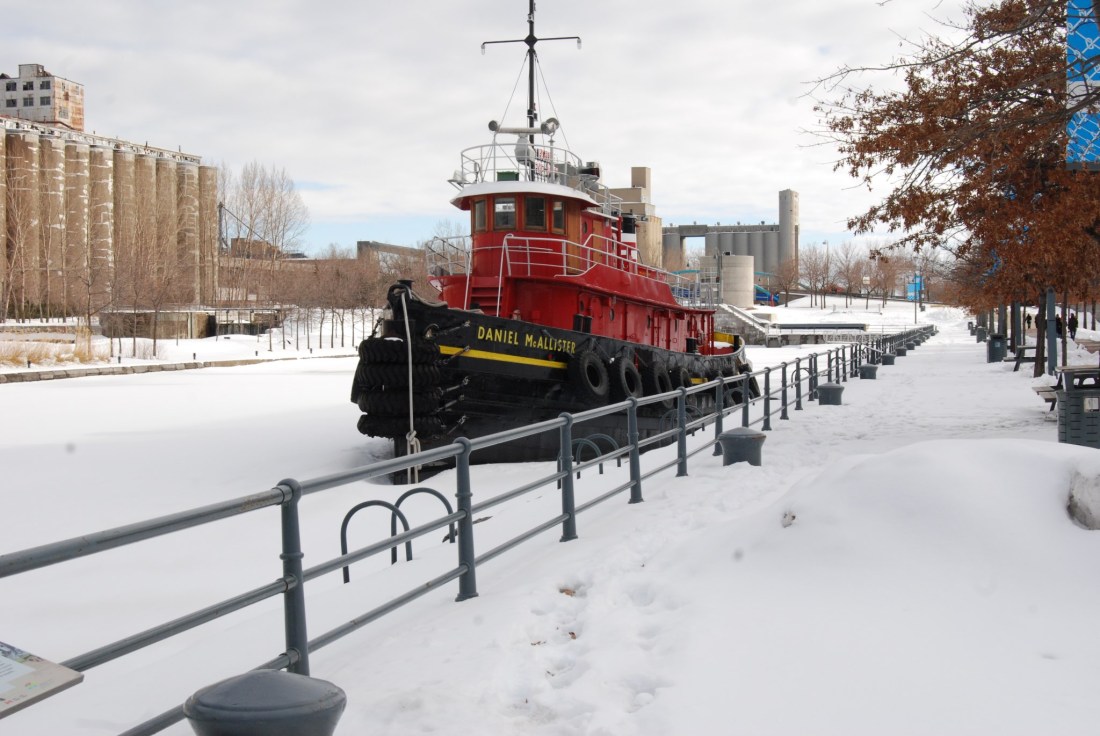 Yes that is snow where the water should be !