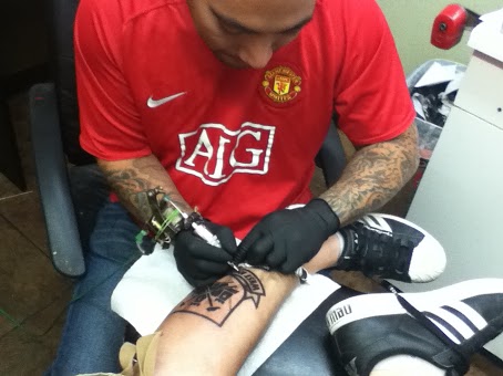 Tattooist in Vegas. Apologies for the shirt ! 